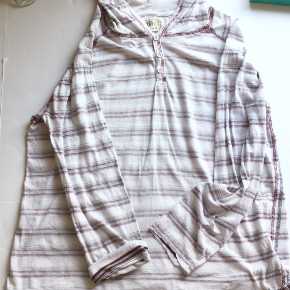 Free Planet hooded shirt size L